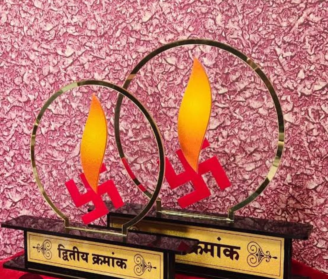 साहित्याचा खरा आनंद सन्मानपत्रात की आशयात.!