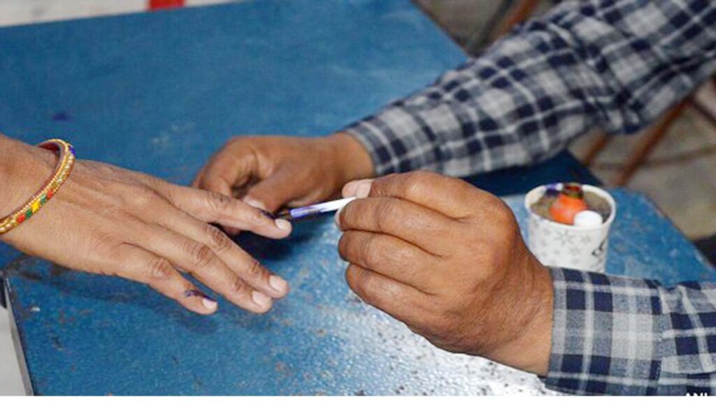 महापालिका निवडणूक २०२६ : मुंबईसह महाराष्ट्रात तीन टप्प्यांत निवडणुका