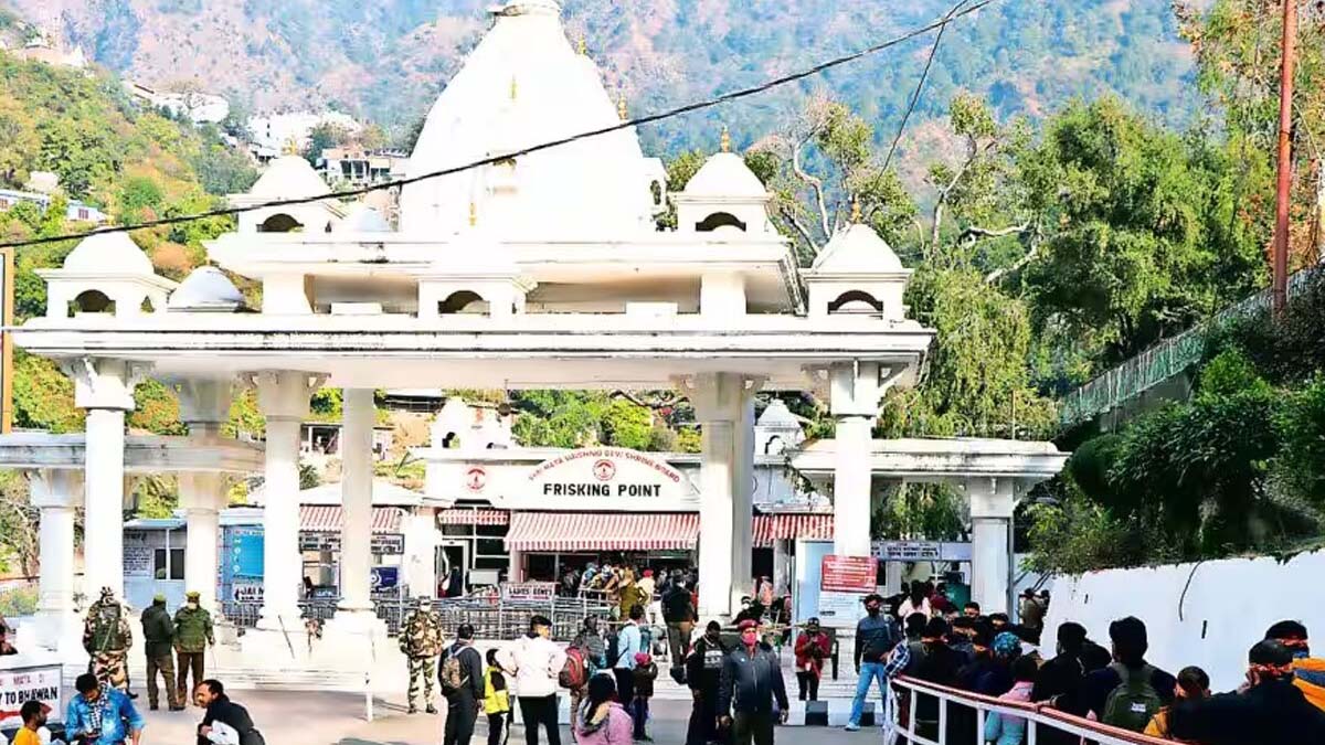 वैष्णोदेवी मंदिर यात्रा 7 दिवसांपासून बंद, पावसामुळे भक्त निराश