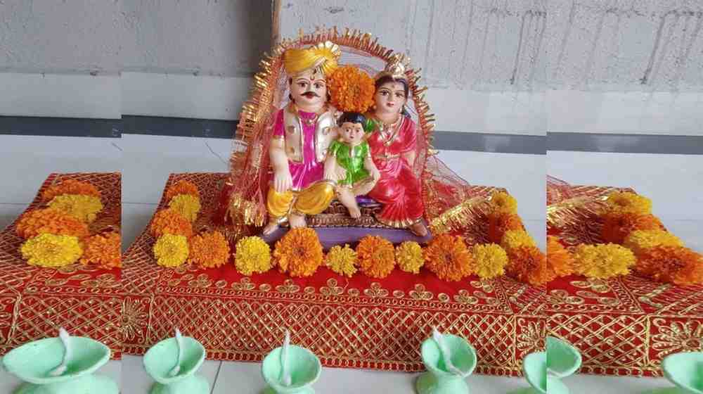 गावातील मुले भुलाबाईच्या गाणी म्हणताना