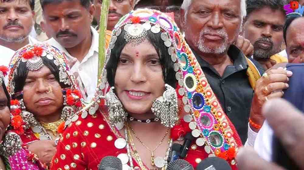 बंजारा समाजाचा मोर्चा, ST प्रवर्गात समावेशासाठी आंदोलन करताना कार्यकर्ते