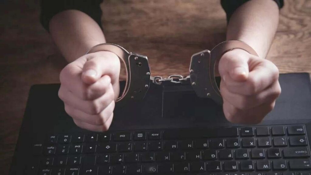नाशिक डिजिटल अरेस्ट स्कॅम – सायबर ठगांनी ज्येष्ठ नागरिकांना 6 कोटी आणि 72 लाखांना लुटलं