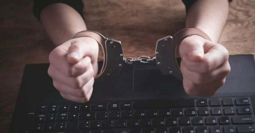 नाशिकमध्ये डिजिटल अरेस्टचा थैमान! सायबर ठगांनी ज्येष्ठांना लुटलं तब्बल 6 कोटी आणि 72 लाख