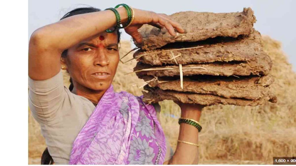 "माणूस तोडत चाललेली गावं – नंदू वानखडे यांची सामाजिक वास्तवावर भाष्य करणारी मराठी कविता"