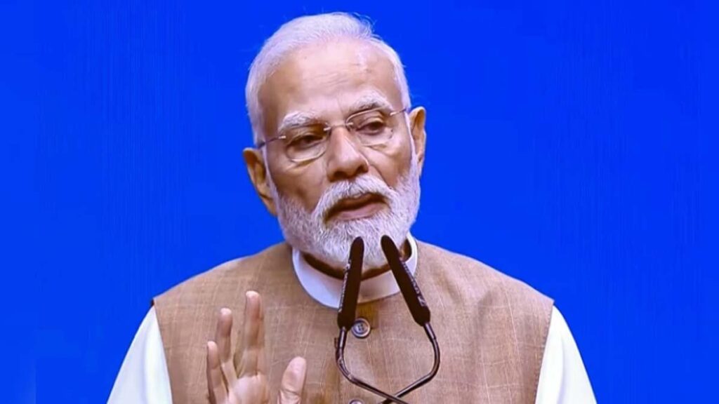 “पंतप्रधान नरेंद्र मोदी नवी मुंबई विमानतळाचे उद्घाटन करताना, दि. बा. पाटील यांना आदरांजली अर्पण करताना”