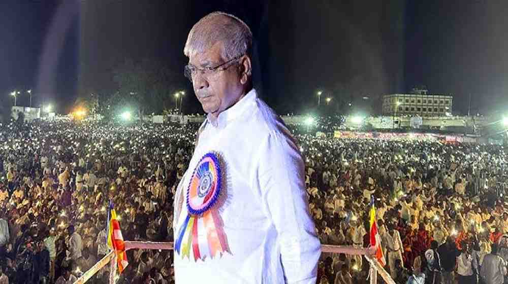प्रकाश आंबेडकर धम्म मेळाव्यात भाषण देताना