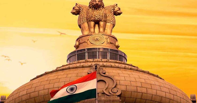 सीमोल्लंघन : परंपरेच्या बंधनातून संविधानाच्या उजेडातले पाऊल