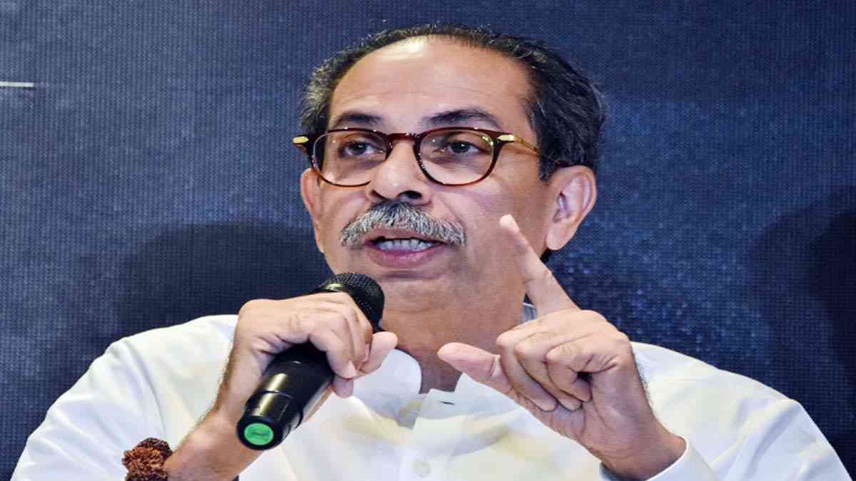 उद्धव ठाकरे यांनी ओल्या दुष्काळाच्या मुद्द्यावर मुख्यमंत्री देवेंद्र फडणवीसांवर हल्लाबोल केला