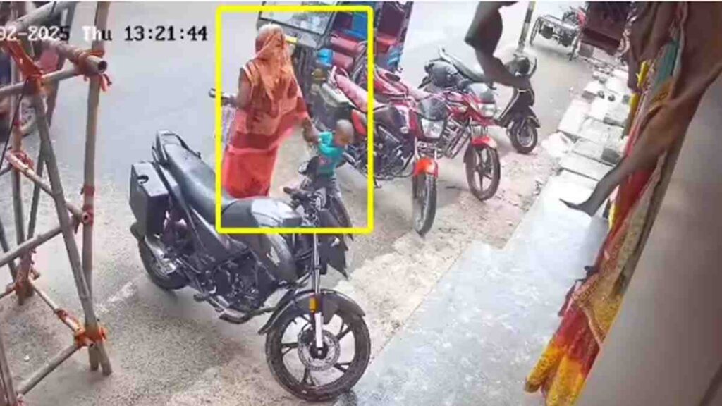 ३ वर्षांच्या मुलाने आईला ११ हजार वोल्ट वीजेपासून वाचवल्याचा बिहारमधील व्हिडिओ