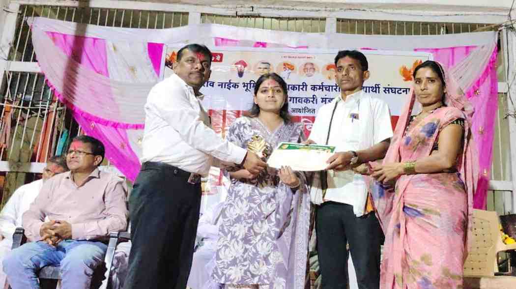 कुंभारी तांडा येथे गुणवंत विद्यार्थ्यांचा व कर्मचाऱ्यांचा भव्य सत्कार सोहळा