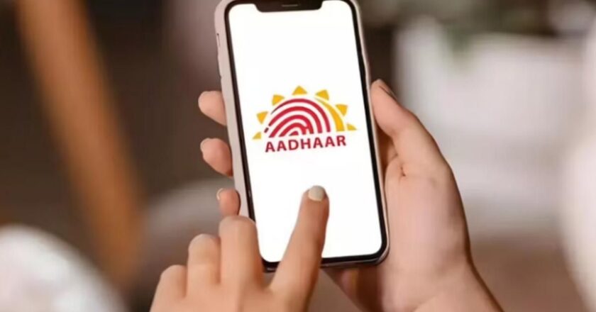 आधार आता डिजिटल! एका फोनमध्ये ठेवा सर्वांचे कार्ड