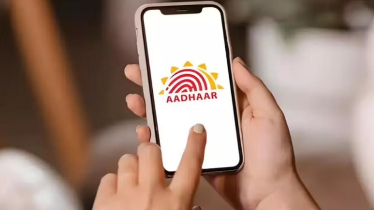 “UIDAI चा नवीन Aadhaar App – एका मोबाईलमध्ये कुटुंबातील ५ आधार कार्ड ठेवण्याची सुविधा”