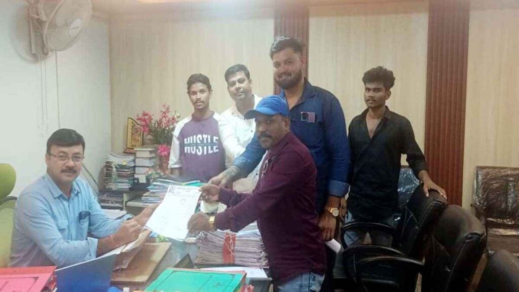 भीमनगर नालंदा बुद्ध विहाराची जीर्ण कंपाऊंड वॉल – नागरिकांचा निवेदनाद्वारे निषेध