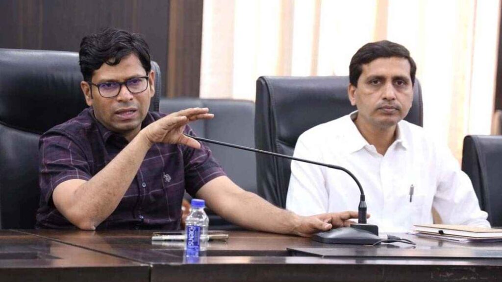 *नांदेडमध्ये साकारणार ५२ एकरांवर 'हिंद-दी-चादर'चा भव्य ऐतिहासिक सोहळा !*   ८ ते १० लाख भाविकांच्या स्वागतासाठी प्रशासन सज्ज; जिल्हाधिकारी राहुल कर्डिले यांची माहिती 